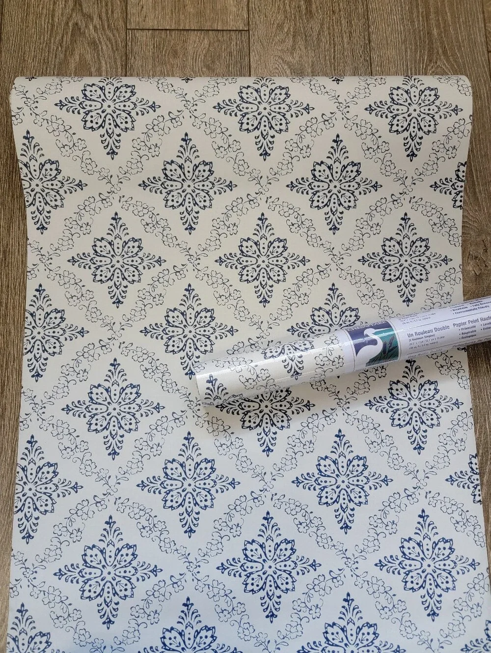 Wallpaper Wynona Geometric Floral White & Navy
